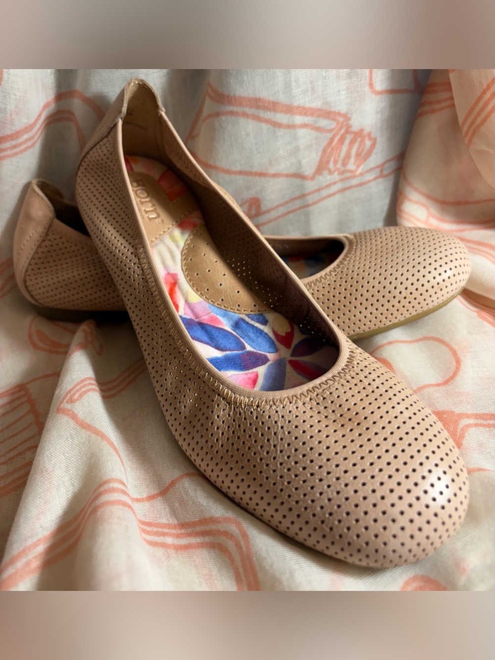 Born Julianne Perforated Blush/Beige Leather Ballet Flats w Colorful Interior 8M - Picture 10 of 10